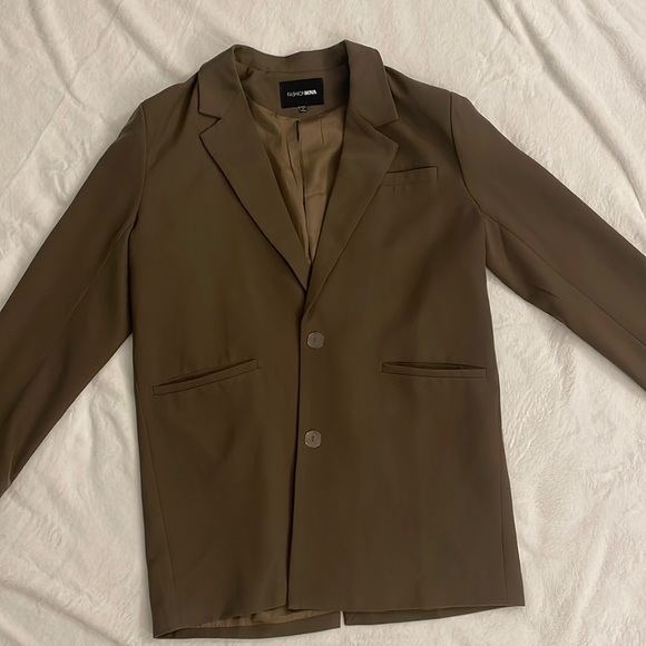 Fashion Nova- Oversized Blazer in Olive - Picture 3 of 5
